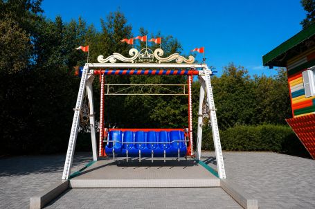Весёлые качели